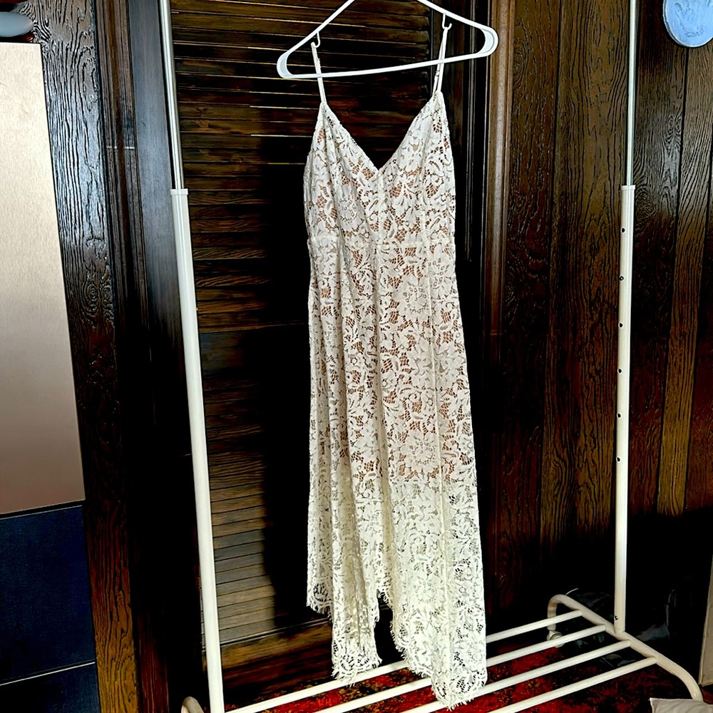 Lulu’s Handkerchief hem white dresss